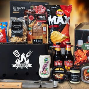 Stoer BBQ de Luxe Happz pakket met matzwarte barbecue en luxe snacks