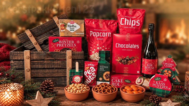 Kerstpakket met houten kistje, tapasschalen en lekkernijen